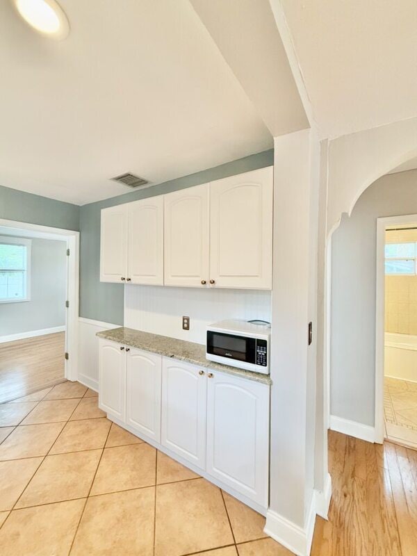 Building Photo - 909 W Fribley St