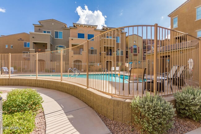 Building Photo - 240 W Juniper Ave