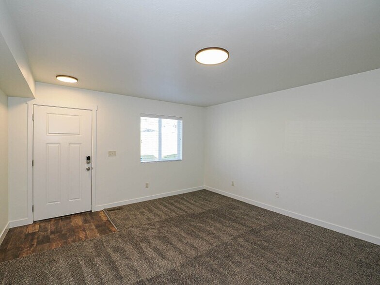 Building Photo - 14436 S Ferndale Way