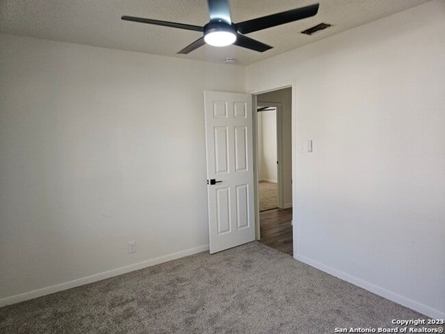 Building Photo - 4 Bedroom one story in Silver Creek