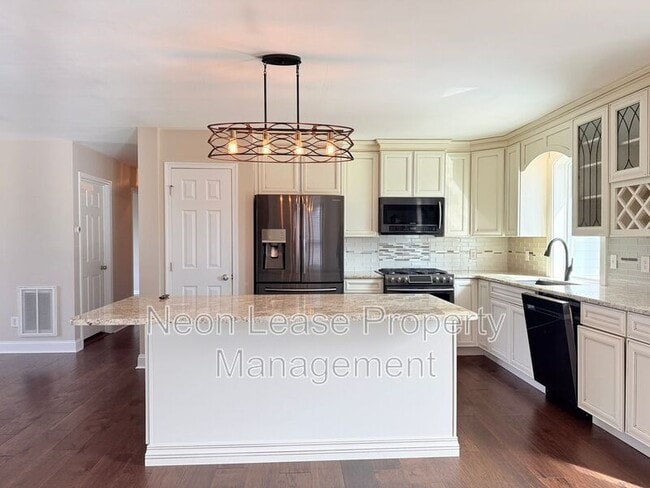 Building Photo - 1092 McGinnes Rd