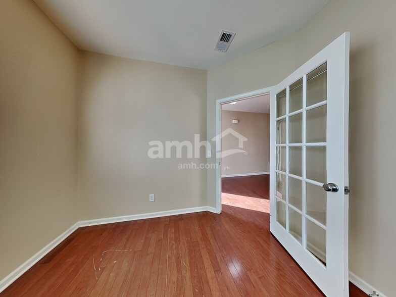 Building Photo - 298 Scarlett Ln