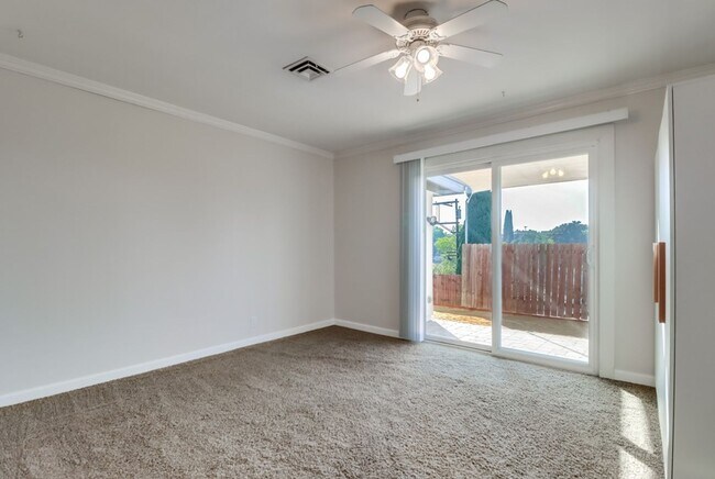 Building Photo - Pristine 4 bedroom, 2 bath, single level h...