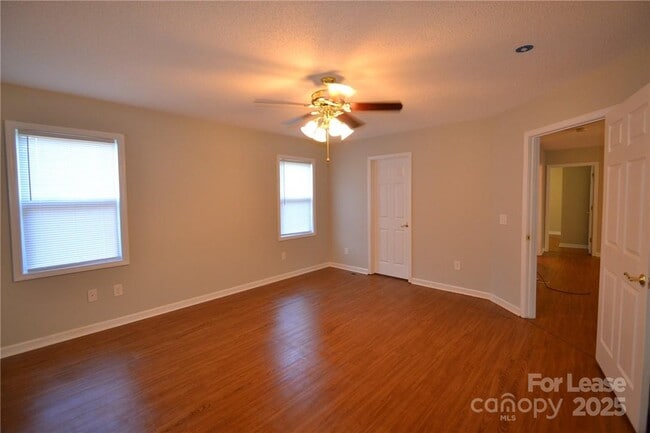 Building Photo - 1212 Beechwood Dr
