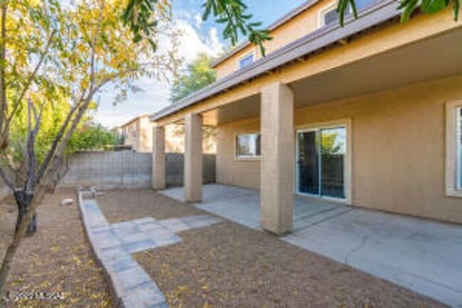 Building Photo - Spacious 4-Bedroom Retreat Near Raytheon & DMAFB