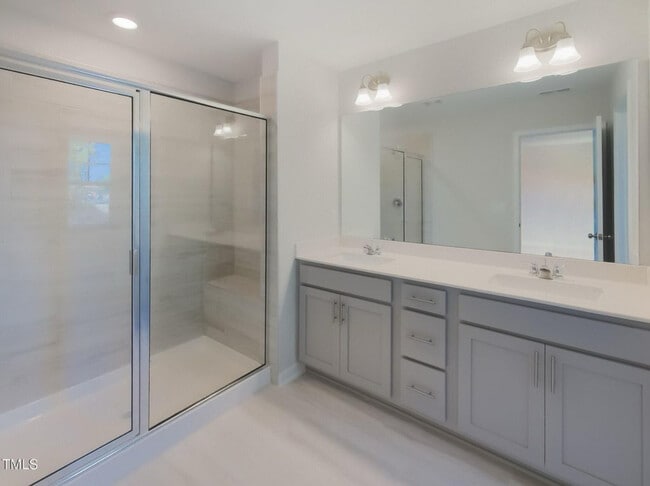 Building Photo - Modern New Townhome | 3 Bed/2.5 Bath | End...