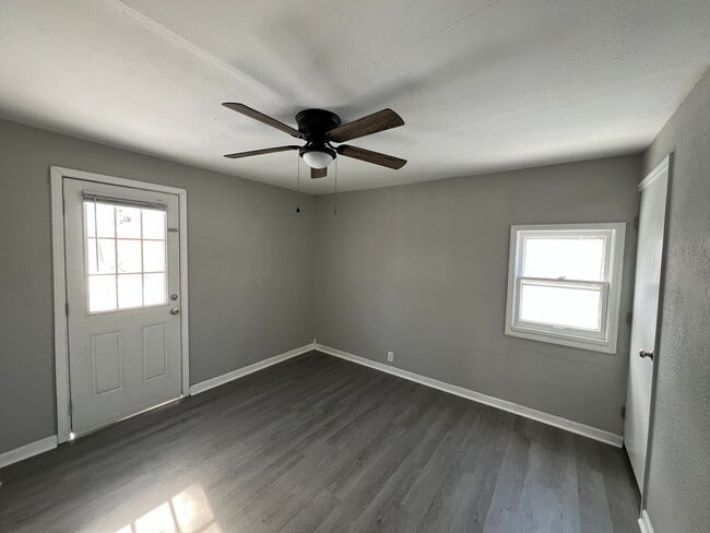 Building Photo - 216 W Dolman St