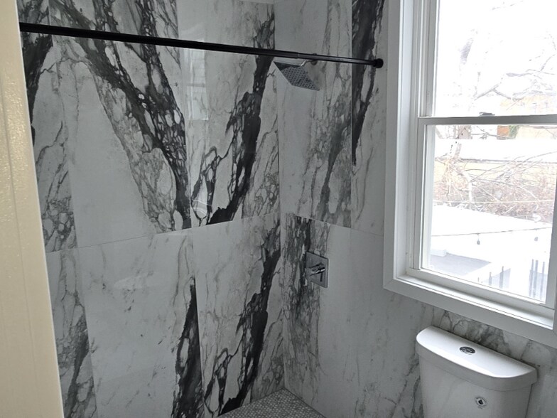 Building Photo - 201 Maple Ave