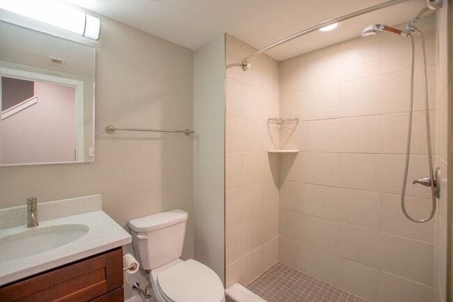 Building Photo - Modern & Efficient Point Breeze Townhome!