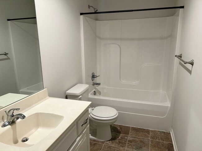 Building Photo - 3 Bed | 2.5 Bath | 2 Car Garage Townhome in Grain Valley