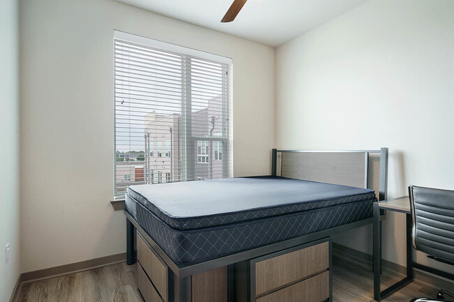 Apex Deluxe Smart - Bedroom - unfurnished - Northside Apartments