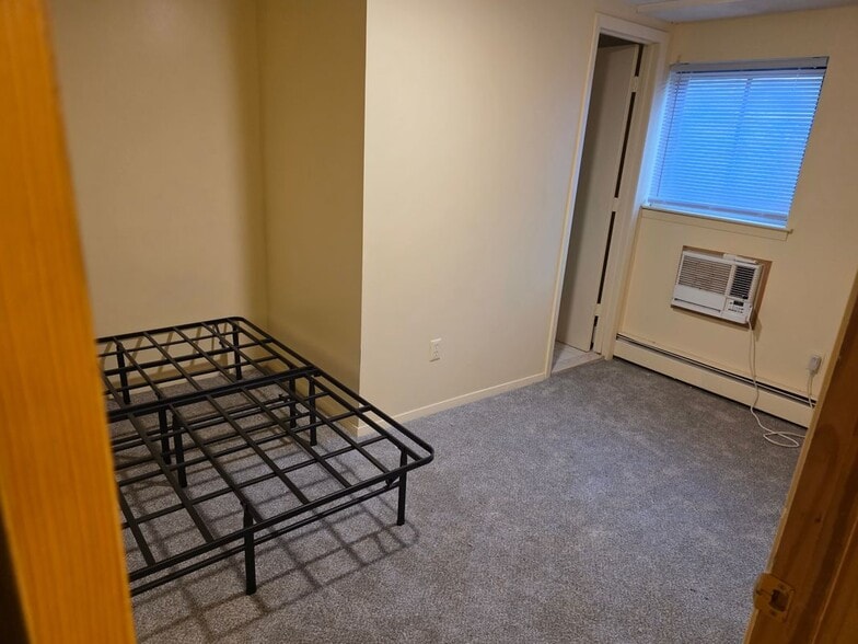 Building Photo - 1707 Meadowbrook Rd