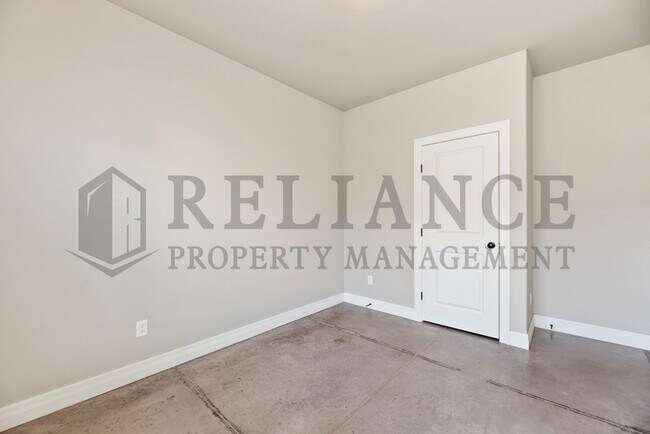 Building Photo - 13614 W Nantucket St
