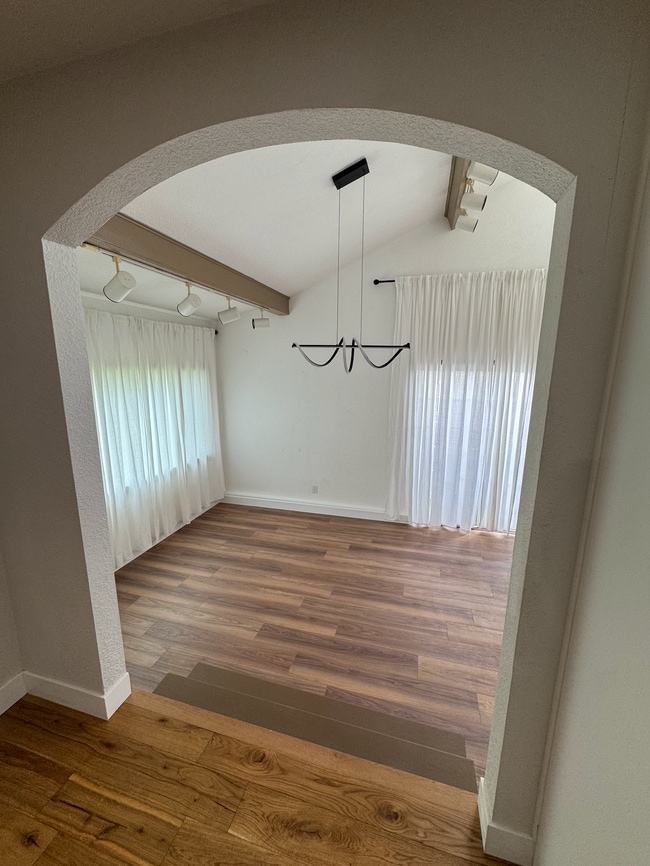 Building Photo - 720 Oakwood Ave