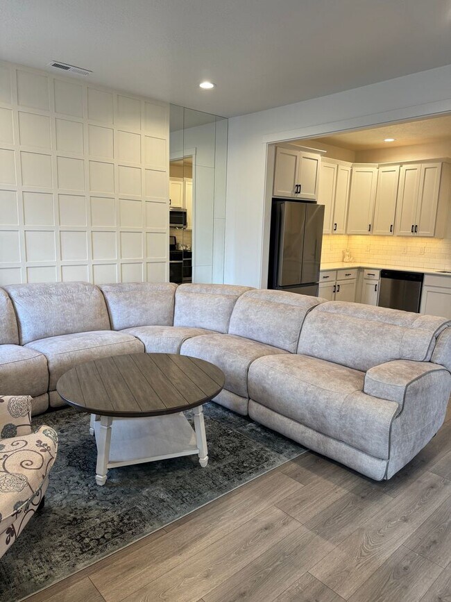 Building Photo - Gorgeous Home in Daybreak!!!