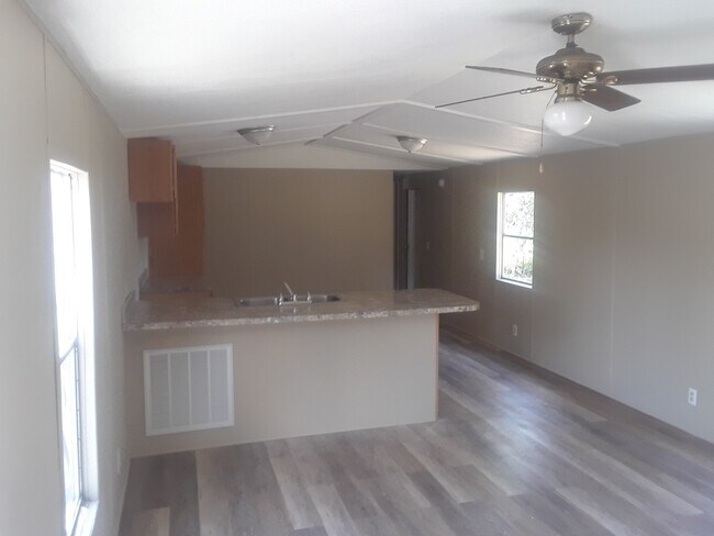 Building Photo - 1505 Goodyear Ave