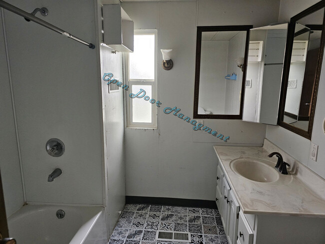 Building Photo - 1360 Joy Ln