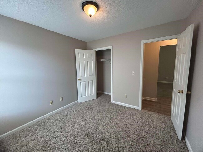 Building Photo - 3912 Sundale Way W