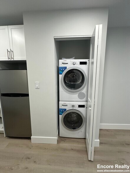 Building Photo - 44 Joy St