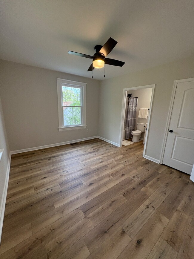 Building Photo - Stand alone home in Madison Heights close to everything.