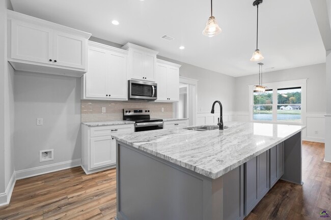 Building Photo - 168 Camden Way