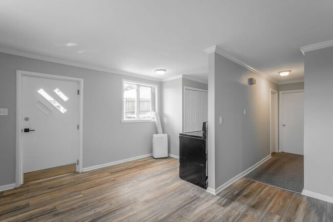 Building Photo - 719 Mcgowan Rd