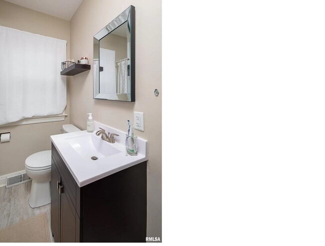 Bathroom - 2619 Davie St