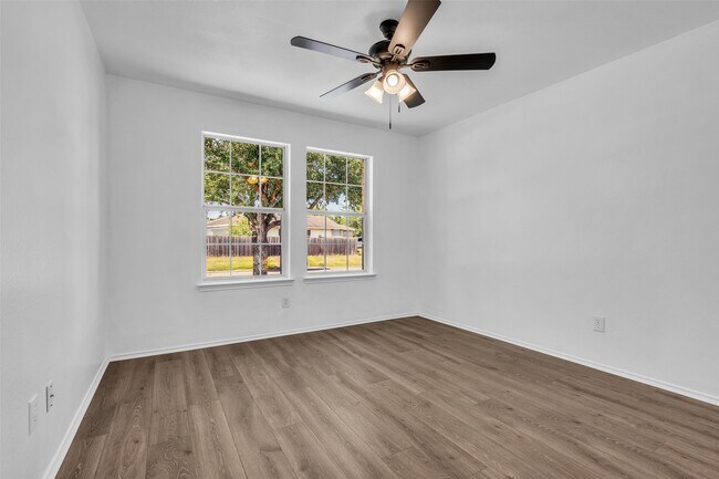 Building Photo - 5239 Roth Forest Ln