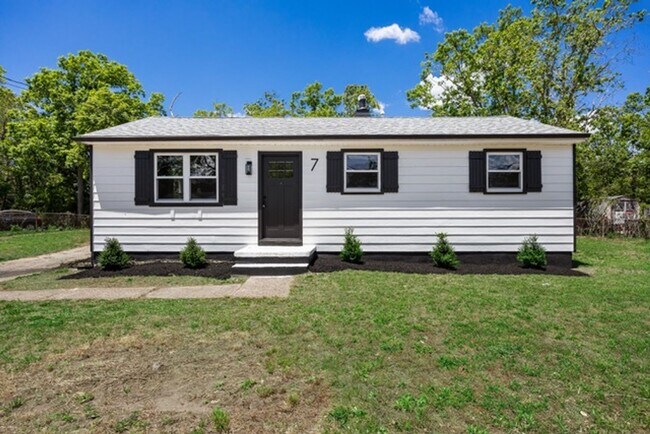 Building Photo - 7 Coville Dr