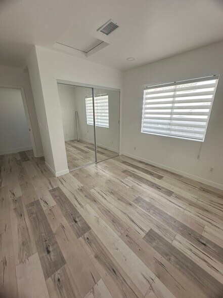 Building Photo - 10861 Nettleton St