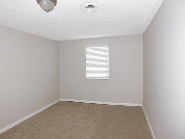 Building Photo - 3367 Kenie Ave