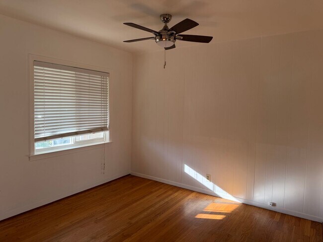 Building Photo - For Rent: Updated 2 Bed / 1 Bath Home in West Sacramento