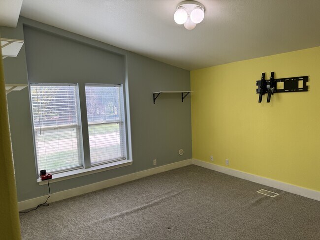 Building Photo - 3171 Horse Thief Dr