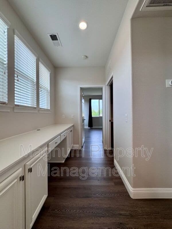 Building Photo - 34333 Northhaven Dr