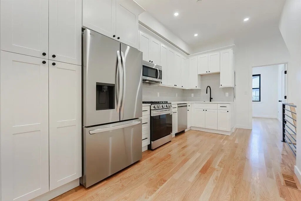 Building Photo - 12 George St