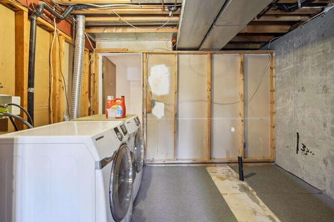 Building Photo - 7950 S Garrison Ct