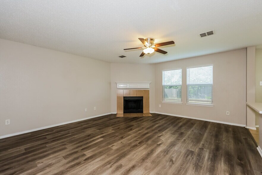 Building Photo - 7024 Lake Jackson Dr