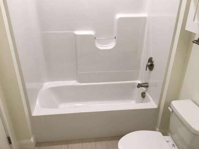 Building Photo - 875 Elm St