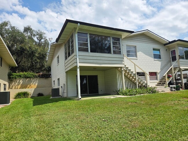 Building Photo - 655 Linden St