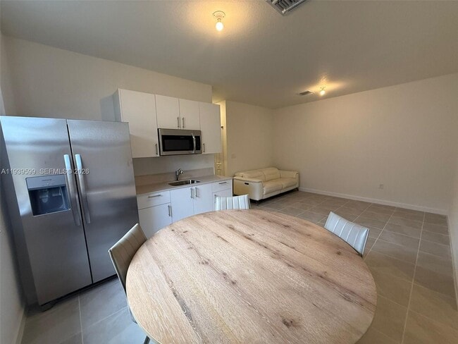 Building Photo - 2832 SE 23rd Ave