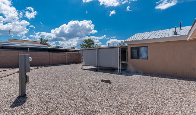 Building Photo - 6517 San Francisco Rd NE