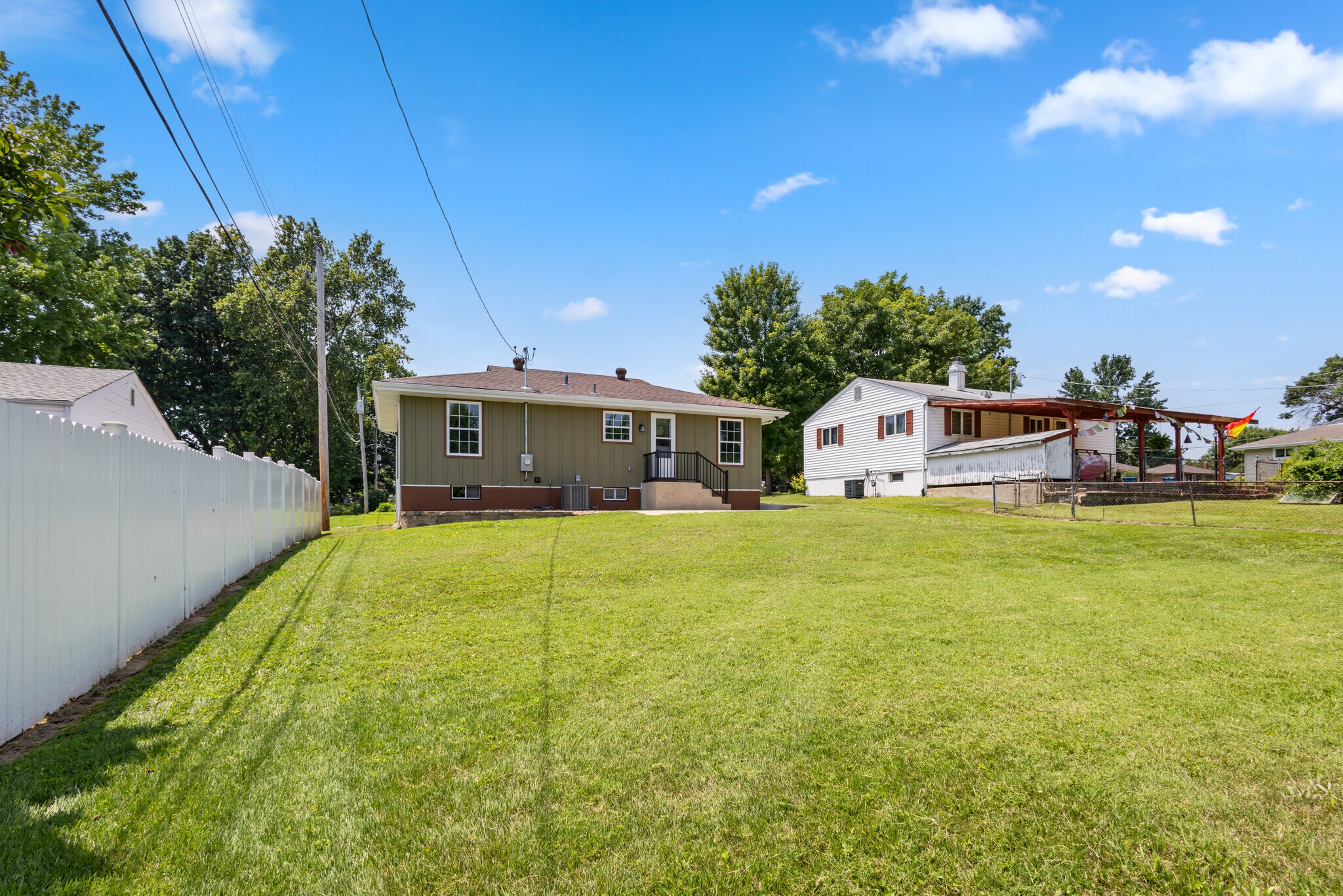 Building Photo - 2628 Linden Pl