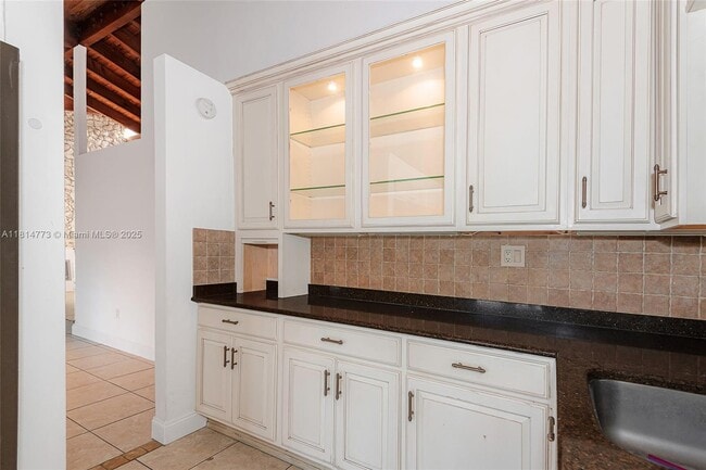 Building Photo - 9022 SW 78th Pl