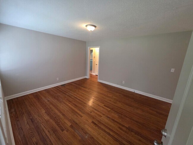 Building Photo - 2412 Bass Ave