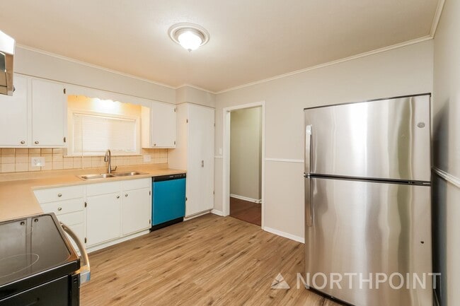 Building Photo - 3 BR/2BA | Newly Renovated Single Family Home | 1-Car Covered Parking | Gated backyard