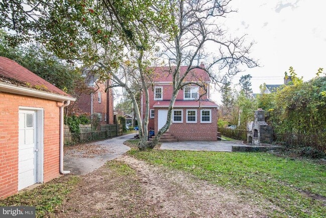 Building Photo - 4307 Fessenden St NW