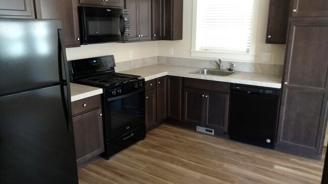 Building Photo - 830 NW Ogden Ave