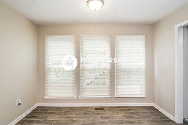 Building Photo - 3 Bedroom Pet-Friendly Home in Woodstock, ...