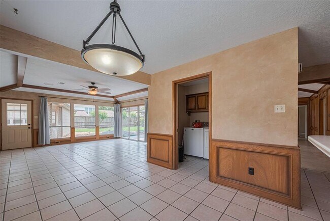 Building Photo - 14911 Sun Harbor Dr