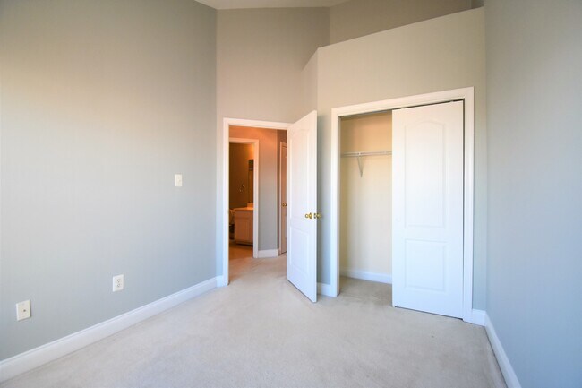 Building Photo - Fantastic 3 Bedroom 2.5 Bathroom Townhouse in KING FARM!